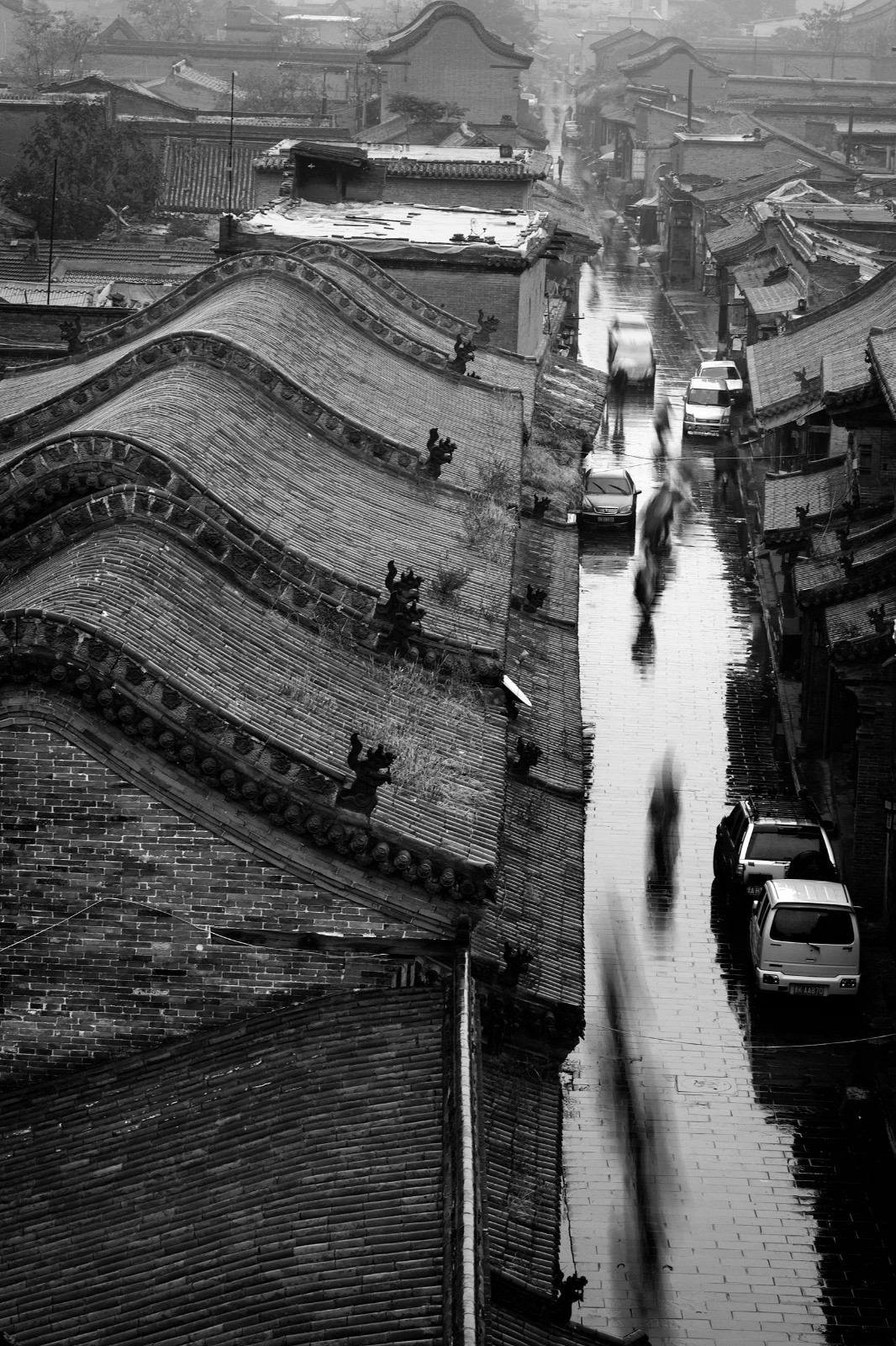 《老街即景》     雨中的明清老街，温馨、迷人，使人不由得引发一丝乡愁。摄于2013.10太谷.jpg